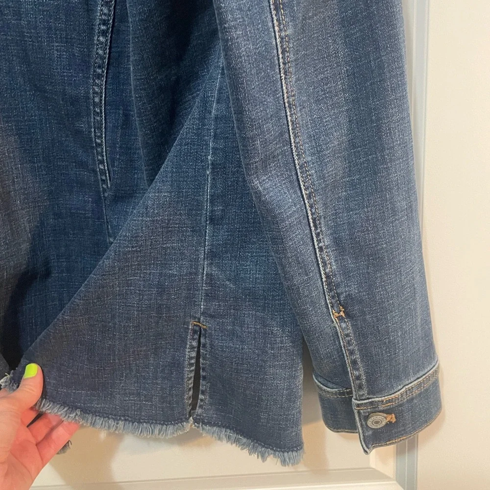 Chico’s Classic Blue Jean Jacket with Front Pockets and Raw Edge Hem Sz Large - Picture 3 of 7